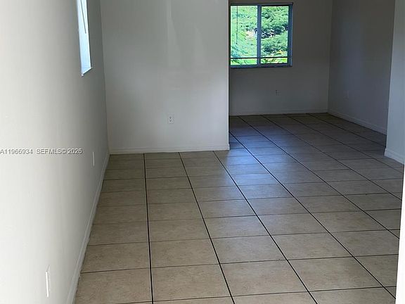 5th image of 930 NE 34th Ave Unit 201