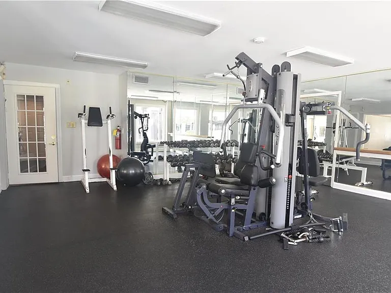 310 Granville Ct NE #1 — Photo 22