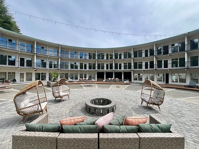 Crescent Apartments — Photo 12
