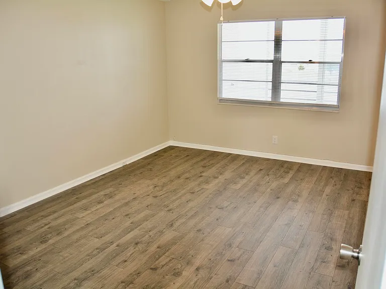 4070 Exeter Dr #D — Photo 20