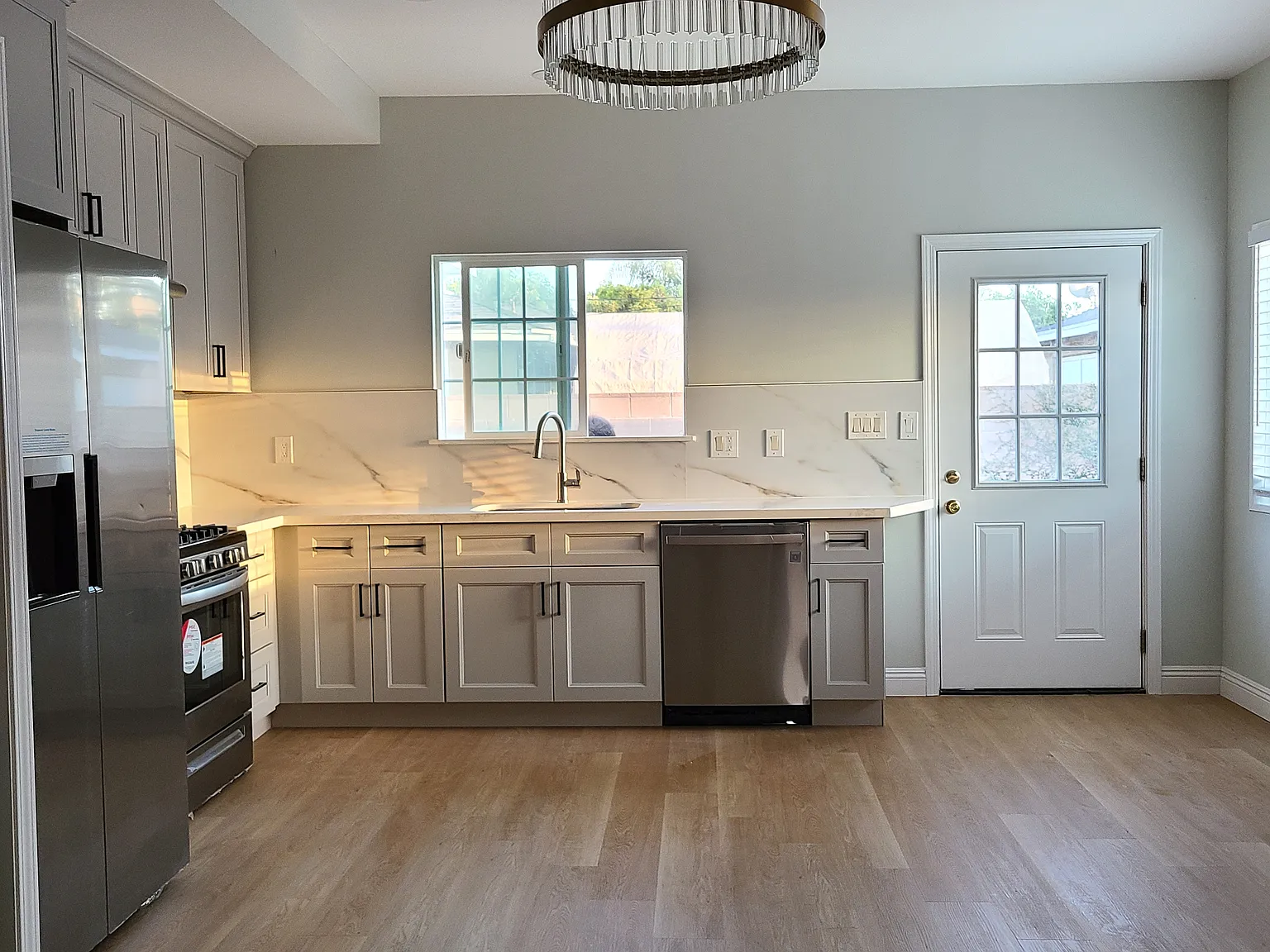 2 bed, 730 sqft, $2,400 — Photo 4