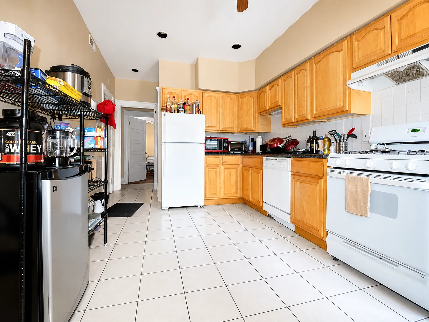 4 bed, 1800 sqft, $5,200 — Photo 4