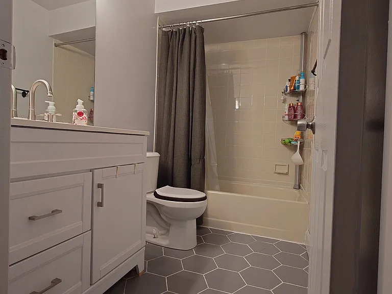 352 N Greeley Ave — Photo 7