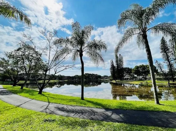 4400 NW 30th St APT 326, Coconut Creek, FL 33066