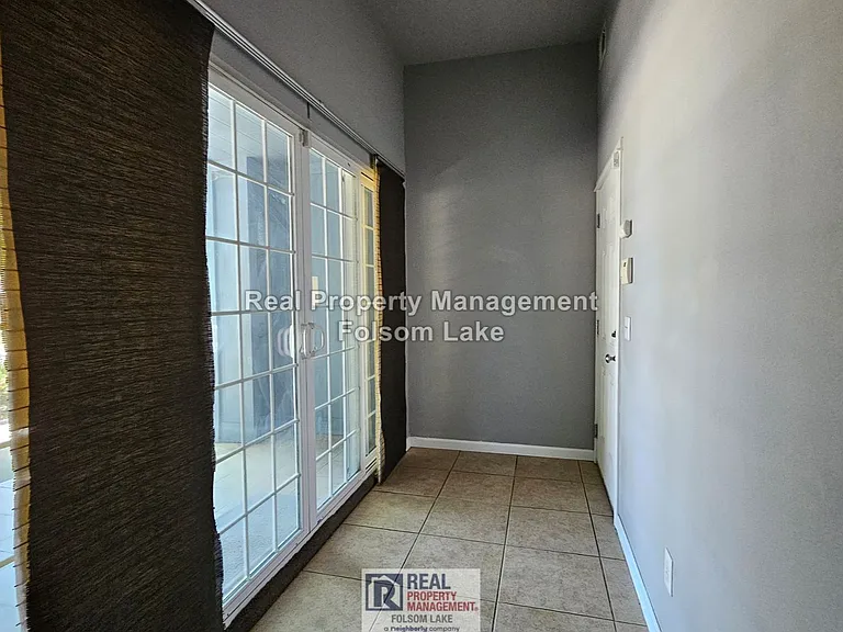 405 Harriet Ln — Photo 3