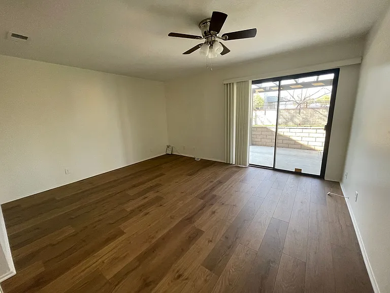 19230 Elm Dr — Photo 15