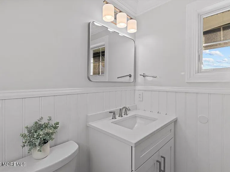 382 Western Ave — Photo 40