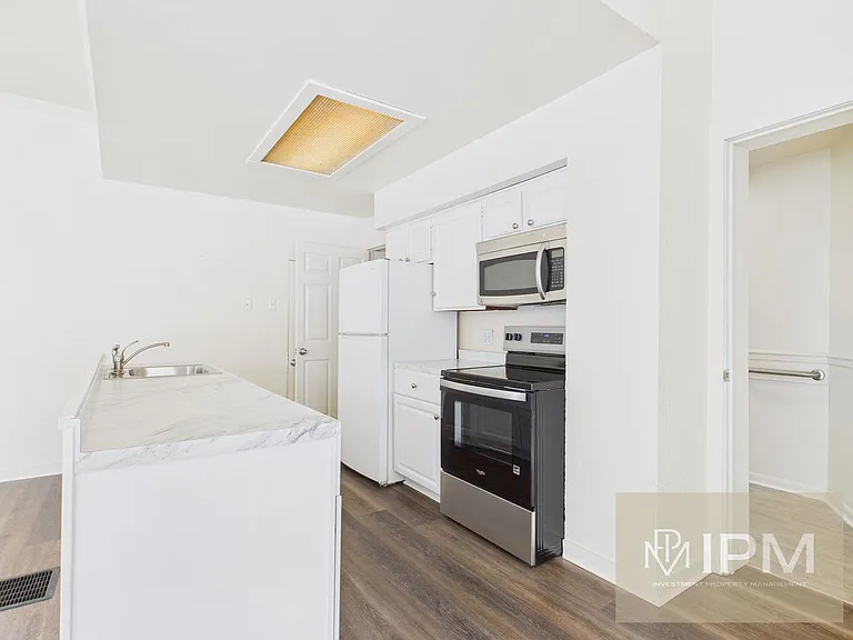 65 E Penn St — Photo 3