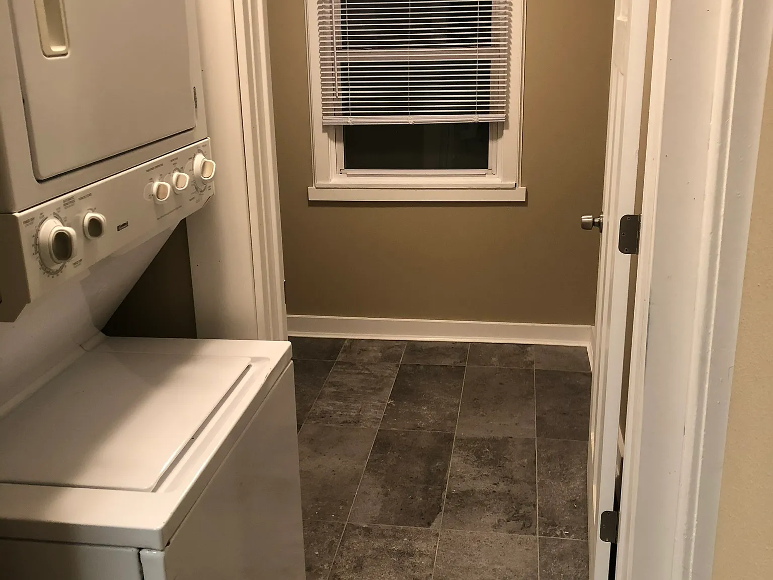 3 bed, 1200 sqft, $1,250 — Photo 3