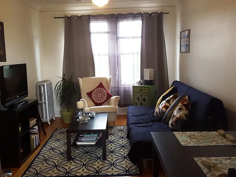 1149-51 W Addison St — Photo 2