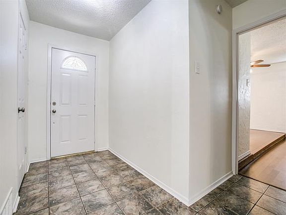 3rd image of 1513 Glouchester Dr