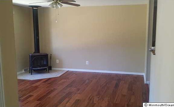 5th image of 407 Decker Ct