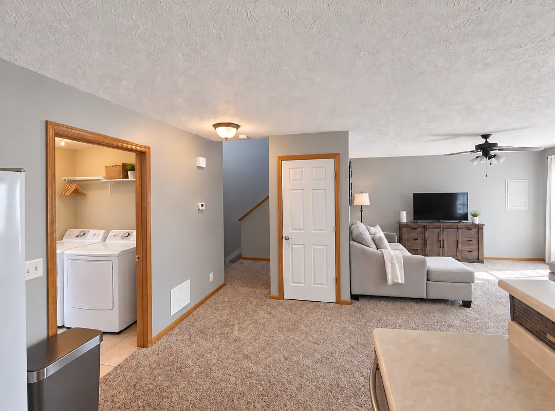 3 bed, 2.5 bath, 1750 sqft, $1,925 — Photo 4