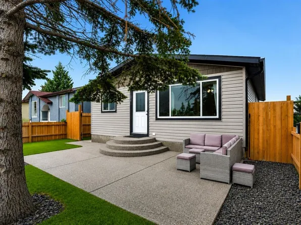 896 E Rundlecairn Way NE, Calgary, AB T1Y 2R7