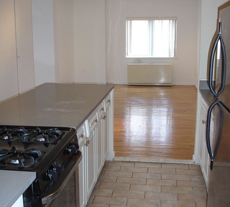 2nd image of 10124 Queens Blvd APT 4D