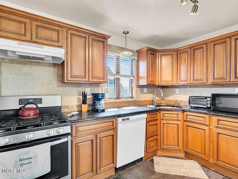 65 Grand Central Ave #1 — Photo 5