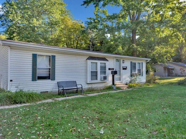 6210 Marlette St, Marlette, MI 48453