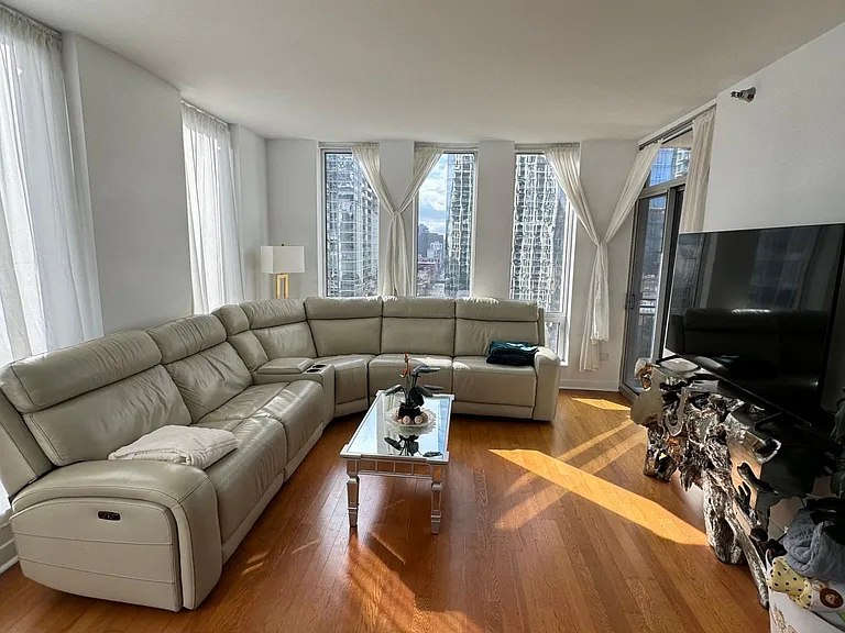 1250 S Michigan Ave #1702 — Photo 4