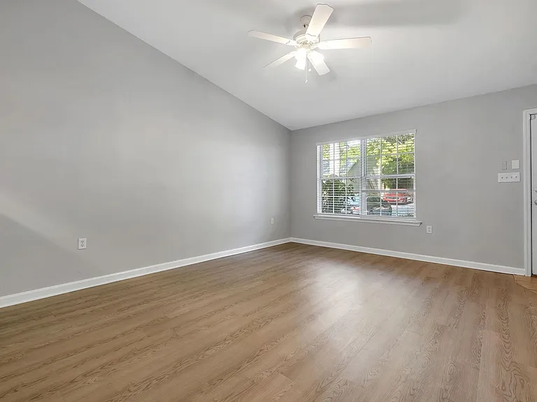 2738 W Tharpe St #404 — Photo 9
