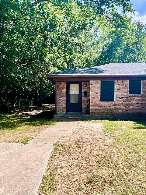 2 bed, 1030 sqft, $1,100 — Photo 1