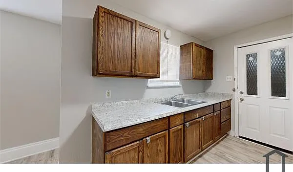 1204 Cedar Dr — Photo 3