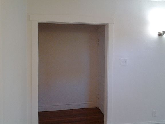3rd image of 4211 N Leavitt St