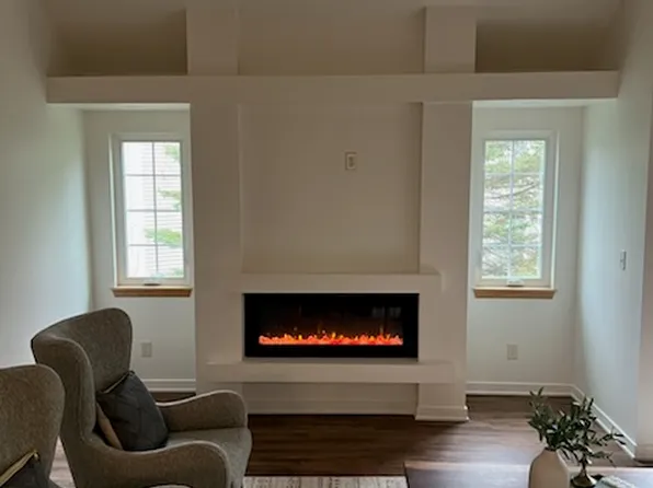 2731 Pond Dr, Saint Francis, WI 53235