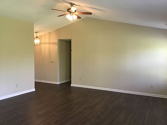 3rd image of 1916 Windy Hill Ln