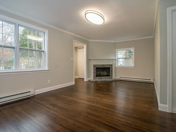 5th image of 40 Cypress Ln