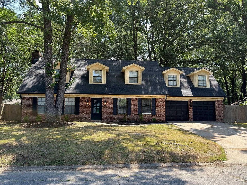 1st image of 10 Woodbridge Dr