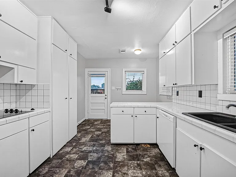 1758 Hawthorne St #2 — Photo 7