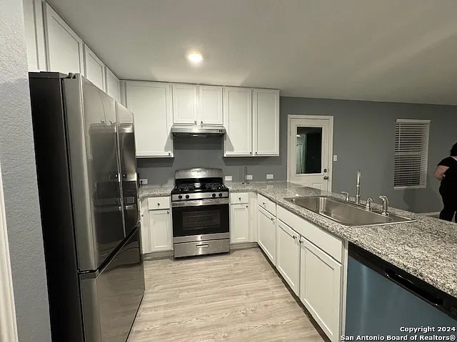 7010 Solar Rdg — Photo 10