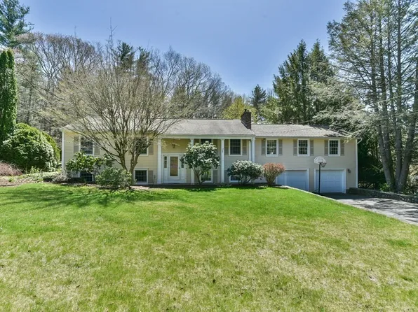 10 Blueberry Ln, Sturbridge, MA 01566