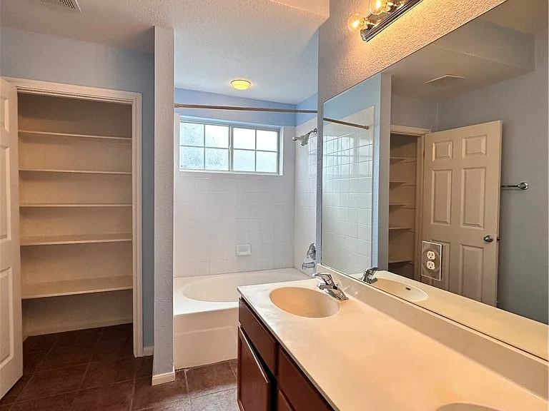 2050 Lisa Ln — Photo 28