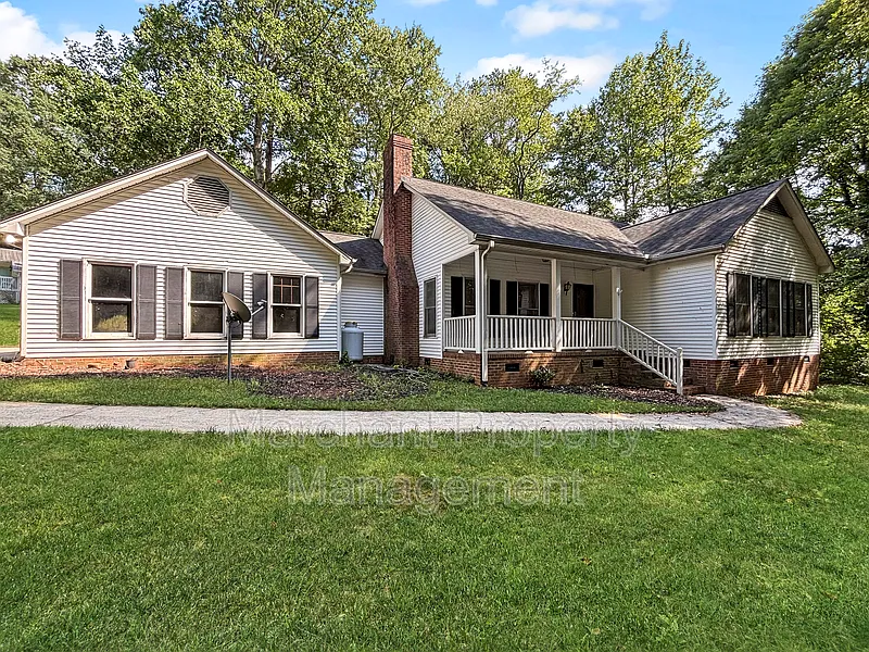 3 bed, 2.0 bath, 1468 sqft, $1,950 — Photo 3