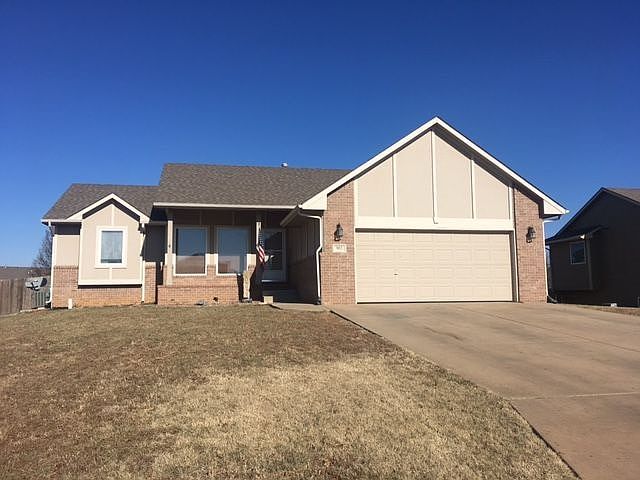 1st image of 902 Sandalwood Cir