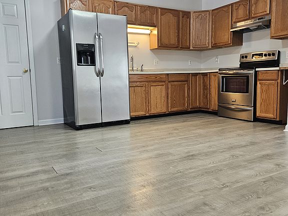 5th image of 26 Fox Hollow Dr