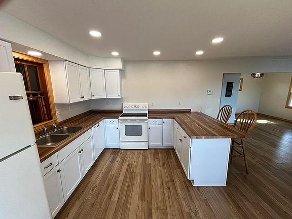 5th image of 379539 N Shore Dr