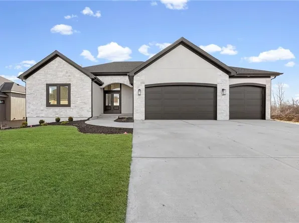 4145 Lake Shore Dr, Basehor, KS 66007