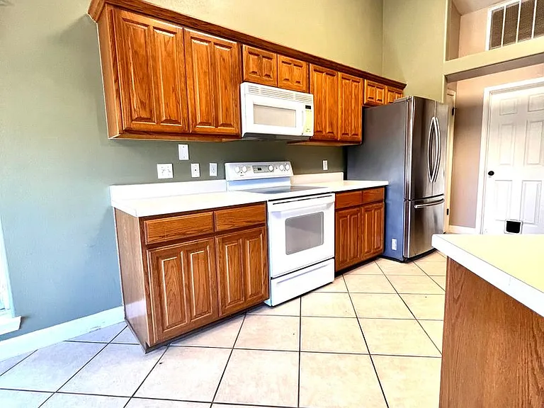 701 Oak Valley Dr — Photo 5