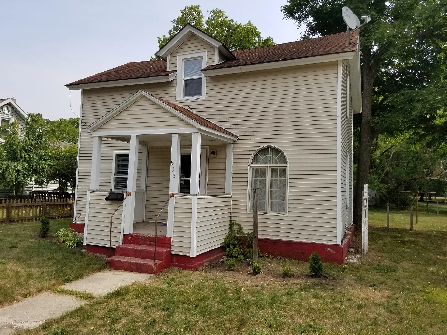 512 Rose Ave photo 1