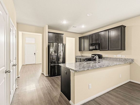 5th image of 6131 Carpenters Cove Ln