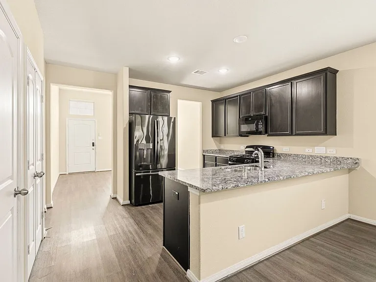 6131 Carpenters Cove Ln — Photo 5