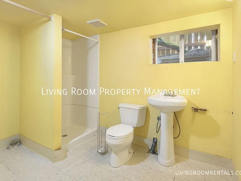 1525 SE Pershing St — Photo 14
