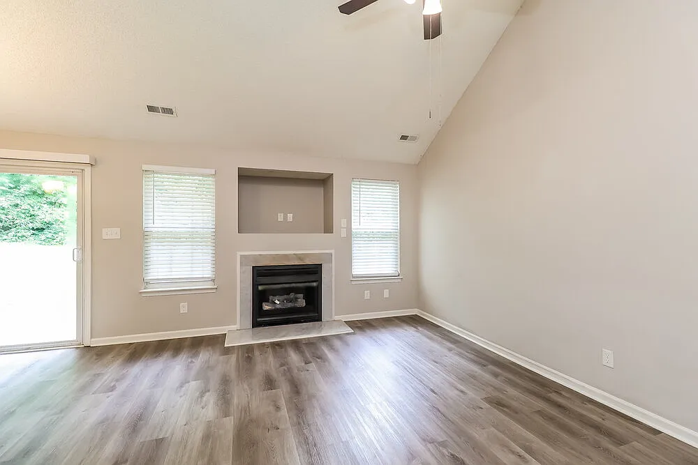 3 bed, 2.0 bath, 1202 sqft, $1,800 — Photo 4