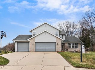 831 Peregrine Cir, Oregon, WI 53575