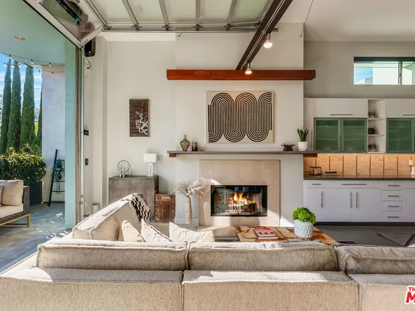 1152 N La Cienega Blvd APT 201, West Hollywood, CA 90069