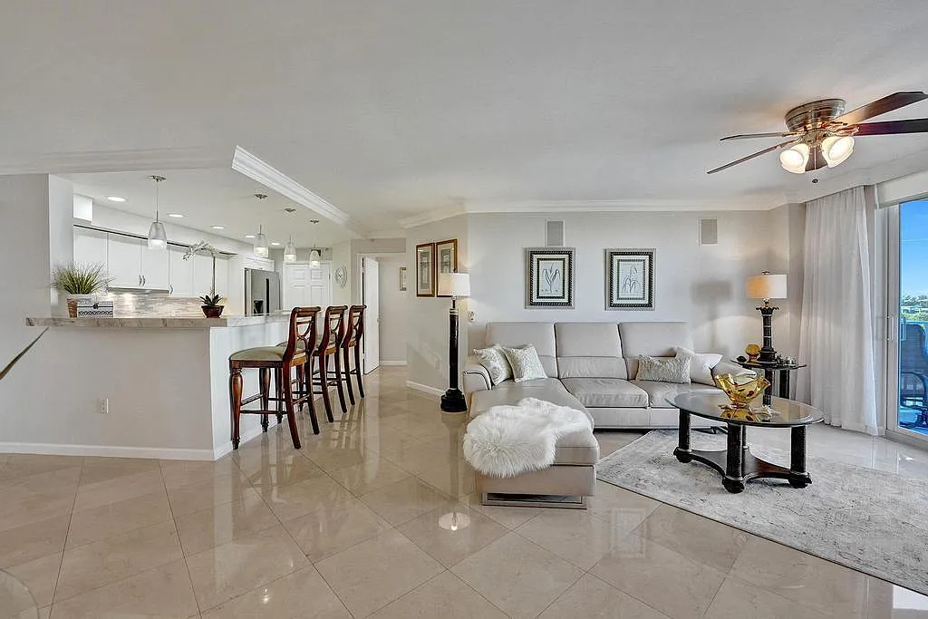 2 bed, 2.0 bath, 1400 sqft, $9,850 — Photo 2