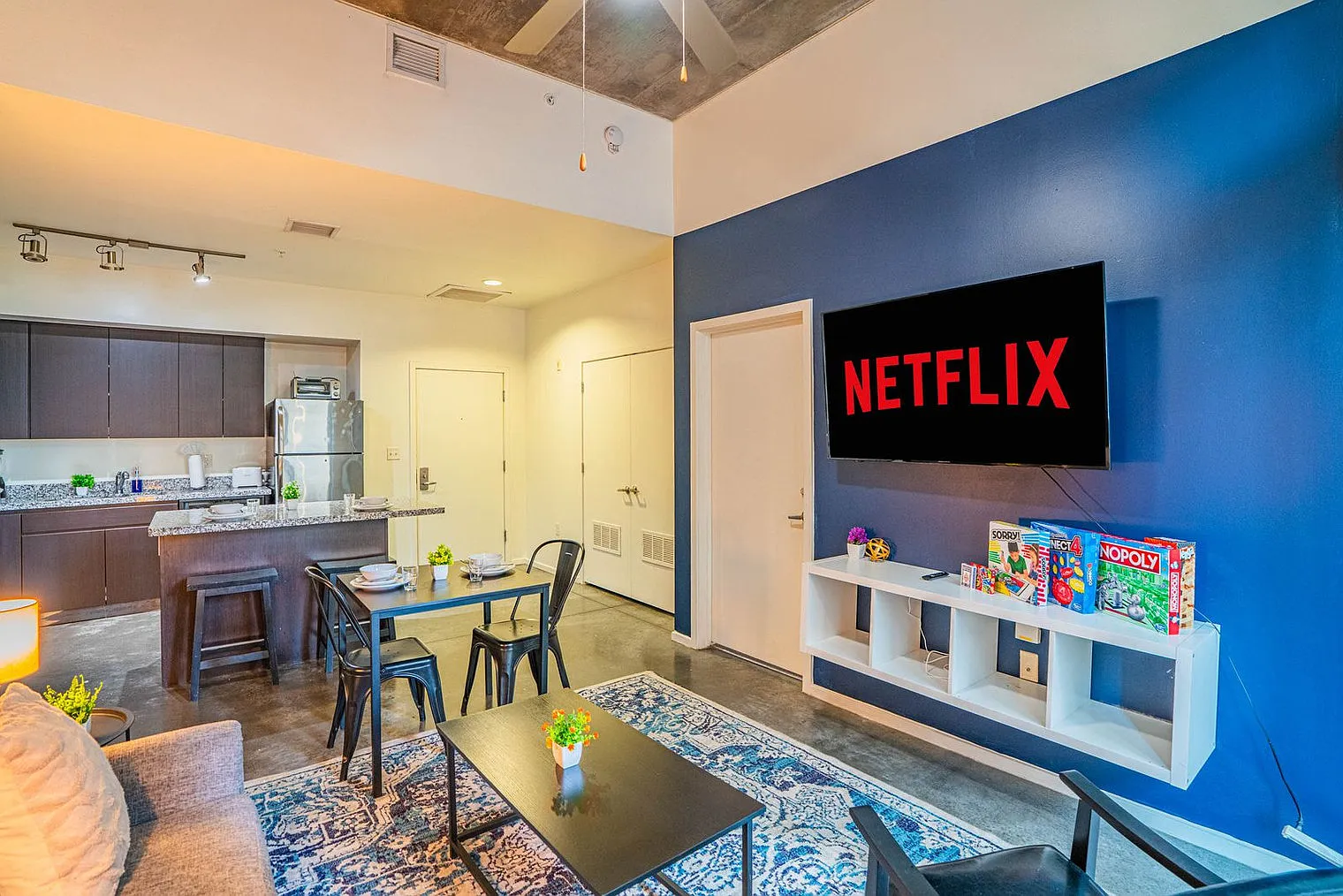 2 bed, 2.0 bath, 1302 sqft, $2,984 — Photo 4