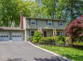 34 Marlpit Pl, Middletown, NJ 07748
